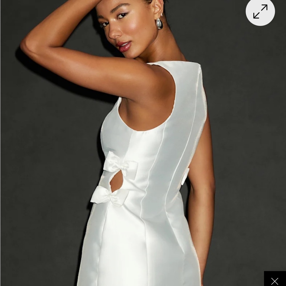 Elegant White Mini Dress with Bow Accents - Picture 4 of 11